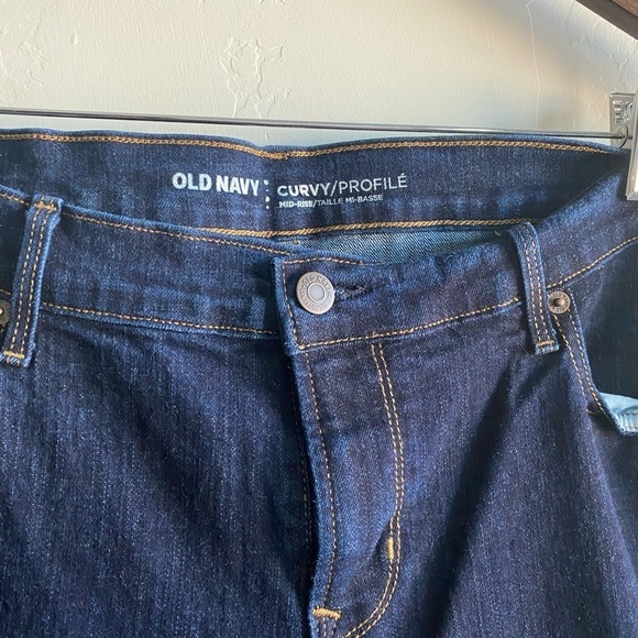 Old Navy - Curvy Dark Wash Mid-rise Jean - Picture 6 of 8